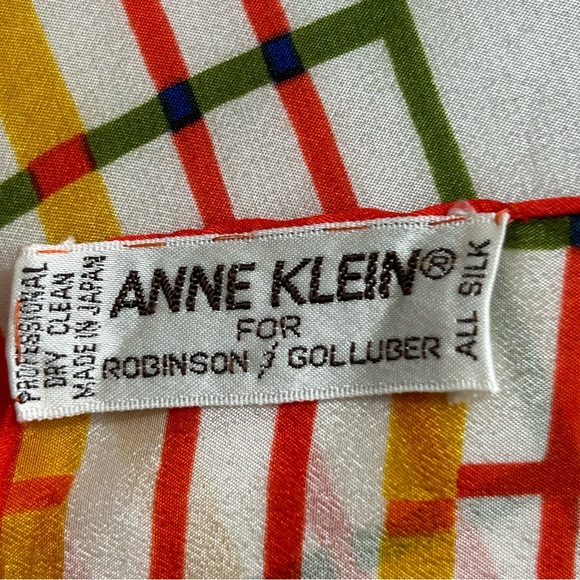 •Anne Klein for Robinson & Golluber Vintage 70’sSilk geometric scarf Hand Rolled - Picture 7 of 11
